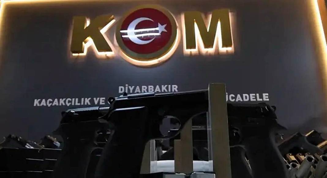 Oyuncak dükkanının alt katına inen polisin ağzı açık kaldı! Şehrin göbeğinde üretim atölyesi kurmuşlar 17